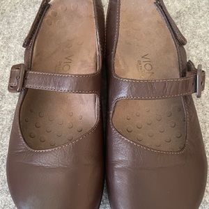 VIONICS Women’s Mules Brown